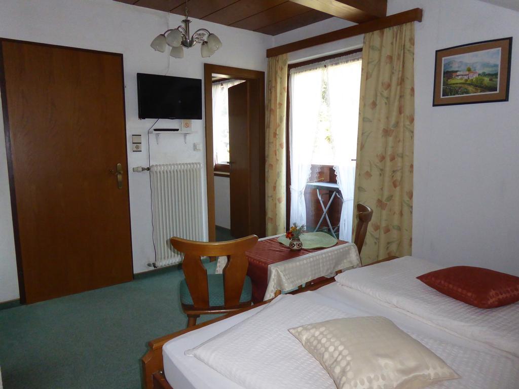 Pension Leyrer Kotschach-Mauthen Exteriör bild